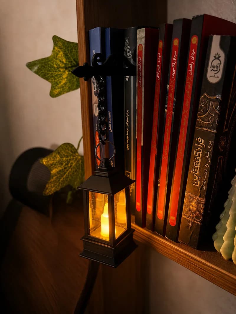 چراغ فانوسی کتابخانه‌ای سنتی